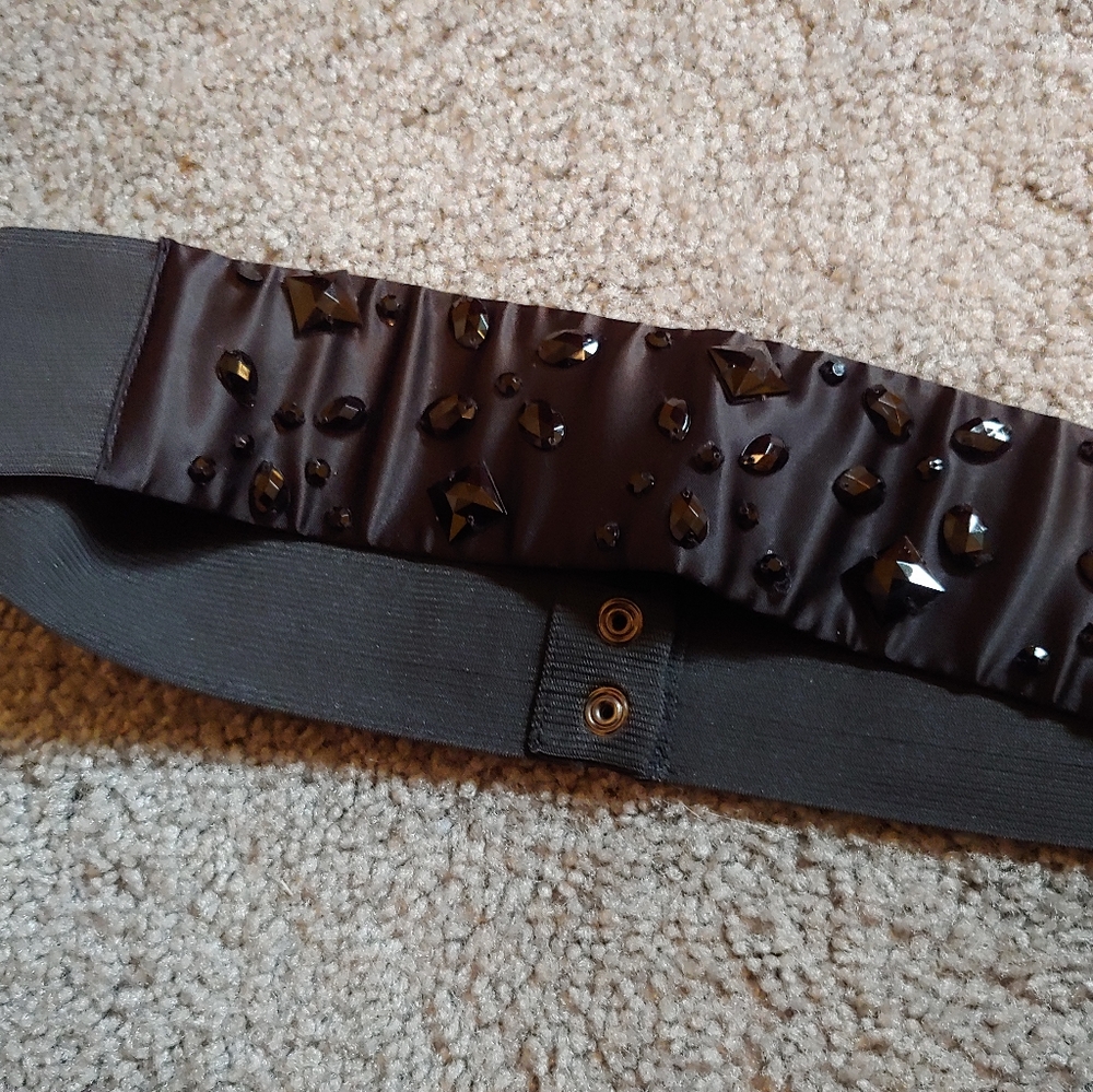 Black elastic belt with beads.